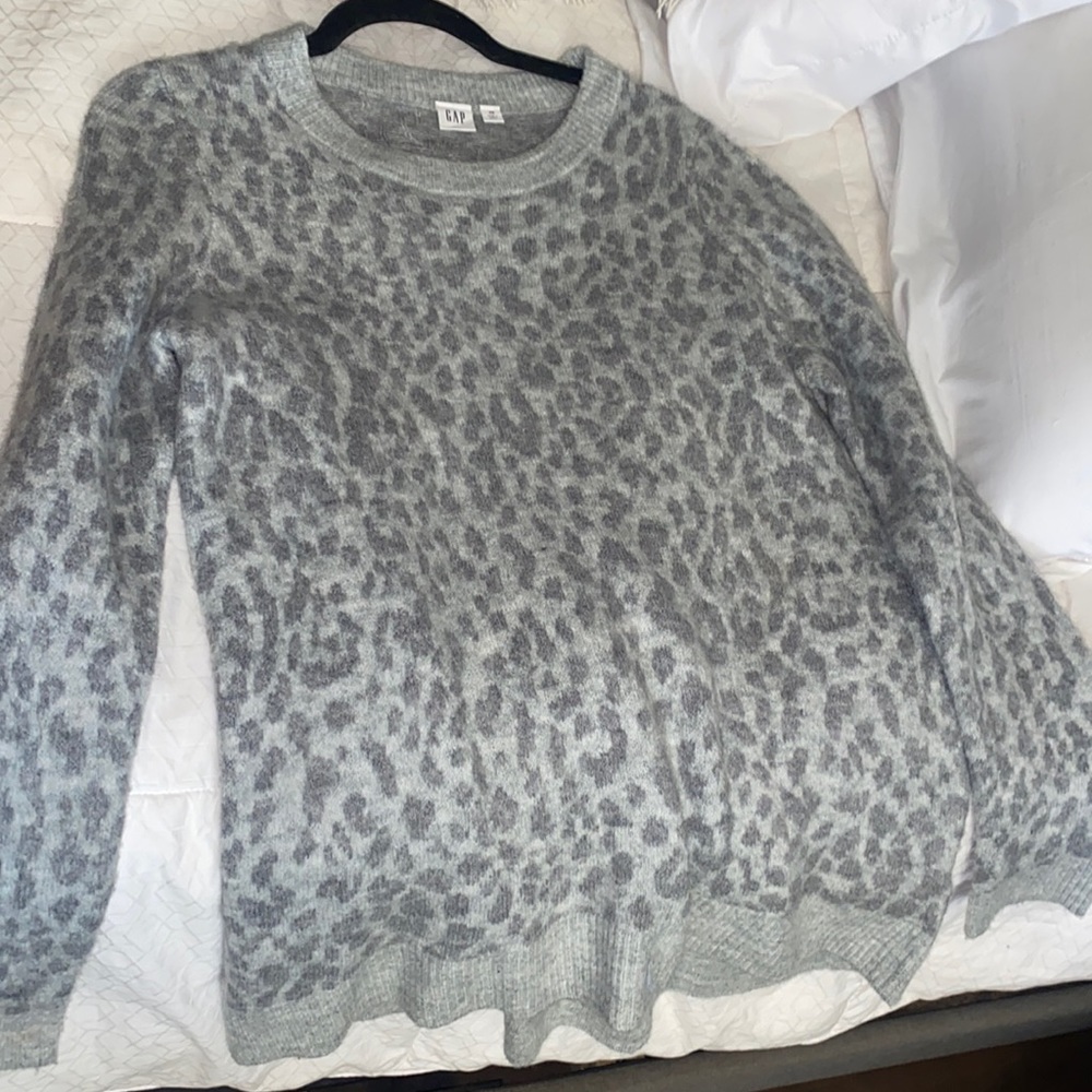 Women GAP sweater size XS
